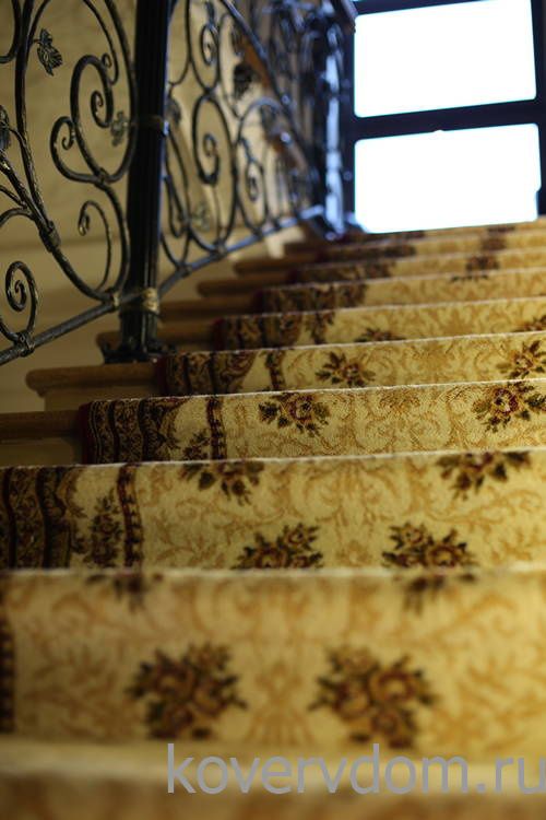 Шерстяная ковровая дорожка FLOARE 209-1659 и ковер с укладкой на лестницу
