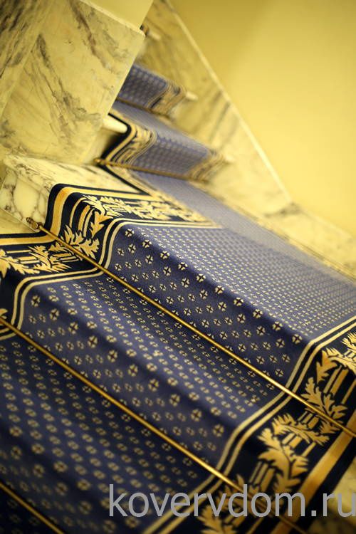 Ковровая дорожка CLASSIC в офис с укладкой на лестницу  Ковровая дорожка CLASSIC в офис с укладкой на лестницу