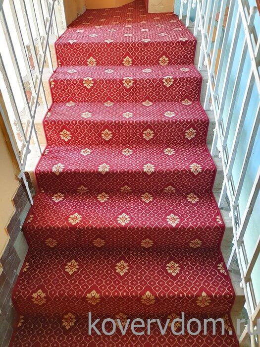 Полушерстяное ковровое покрытие SIDNEY ROSE с укладкой на лестницу